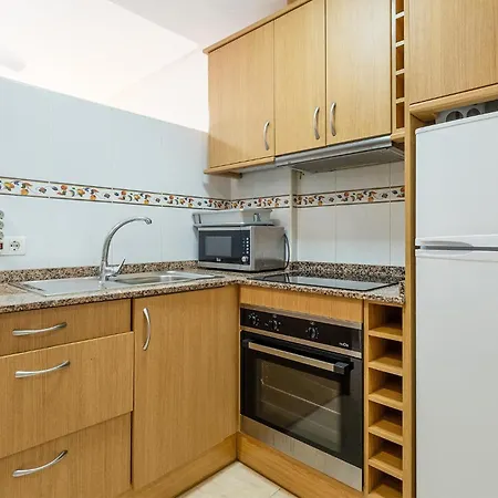 2 Bedroom Lovely In Apartment *